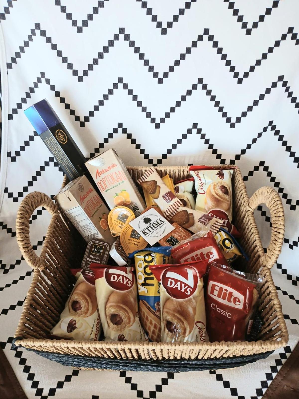 Avgerinos Ηome Breakfast Basket Complimentary Villa อัมฟิเกลีย ภายนอก รูปภาพ